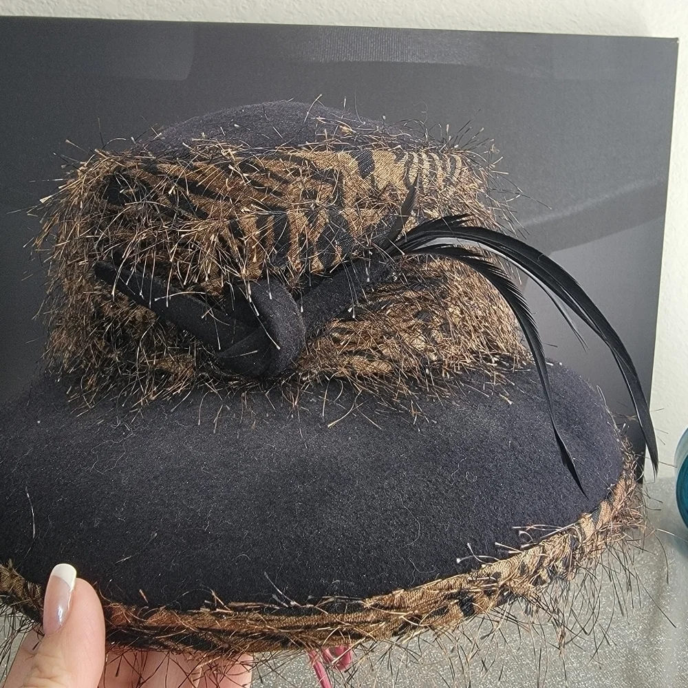 🤍 Boutique Kates Canada Elegant Black and Brown Women's Hat